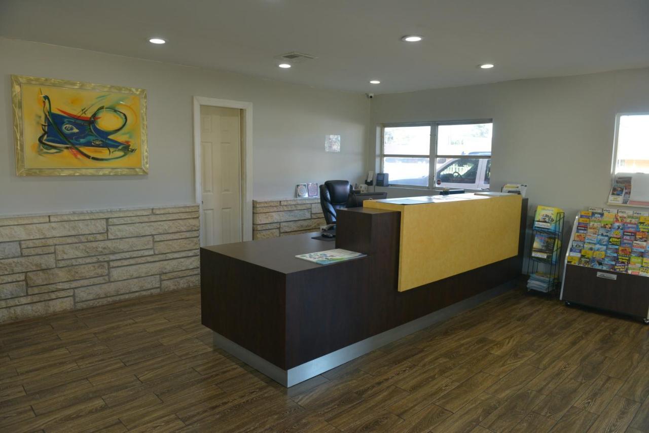 Rodeway Inn & Suites Winter Haven Chain Of Lakes Exterior foto
